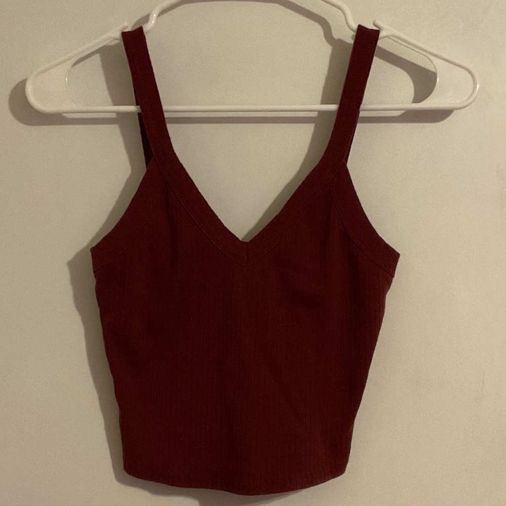 Maroon vneck crop top